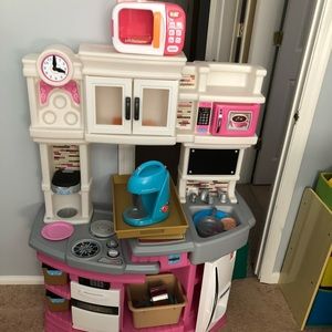 Toy kitchen